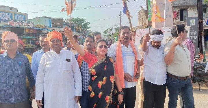 छत्तीसगढ़ की कांग्रेस सरकार शराबबंदी को लेकर झूठे वादे कर सत्ता में आई थी शराबबंदी करना तो दूर आज अवैध शराब की बिक्री एवं नकली शराब बनाकर लोगों की जान से खिलवाड़ कर रही है