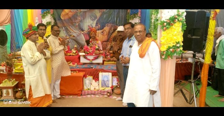 *लोरमी के ग्राम मजगांव में पंडित श्री हरि त्रिपाठी शास्त्री   झझपुरी कला वाले के मुखारविंद से श्रीमद् भागवत सुनने का सौभाग्य मि