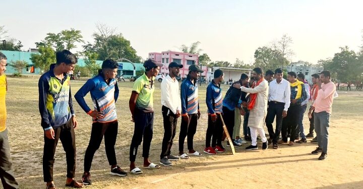 राम प्रसाद मिश्रा फाउंडेशन कोटा व समस्त ग्राम पंचायतवासी  चपोरा की सयुंक्त मेजबानी में माँ महामाया पंचायत स्तरीय टेनिस बॉल क्रिकेट प्रतियोगिता  रतनपुर ज़ोन 2023 का आयोजन चपोरा में किया जा रहा है