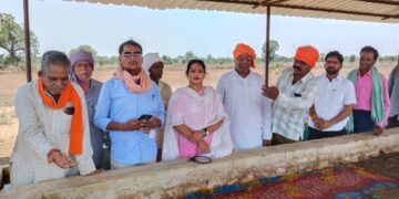 गौठानके नाम पर कांग्रेस का फर्जीवाड़ा चल व गौठान खोल व पोल के तहत भाजपा मंडल कोटा पदाधिकारियों ने ग्राम पंचायत कुंवारी मूं ड़ा गौठान में निरीक्षण में अनियमितता बाउंड्री वॉल  निर्माण निर्माण में घपला शेड निर्माण गुणवत्ता का पता नहीं गोबर खाद का पता नहीं