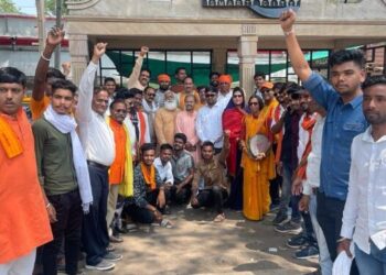 बजरंग दल ने किया पुतला दहन छत्तीसगढ़ के मुख्यमंत्री का फूंका पुतला, कांग्रेस मुर्दाबाद के लगाए नारे ।