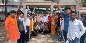 बजरंग दल ने किया पुतला दहन छत्तीसगढ़ के मुख्यमंत्री का फूंका पुतला, कांग्रेस मुर्दाबाद के लगाए नारे ।