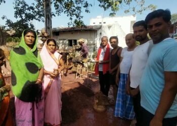 वार्ड नंबर 04 के पार्षद अमरनाथ साहू जी के द्वारा अपने पार्षद फण्ड से मोहल्ले वासियों के लिए बोर खुदवाया