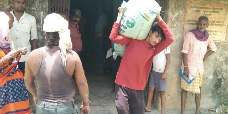 जिले में खाद-बीज की पर्याप्त उपलब्धता* किसानों द्वारा खाद-बीज का किया जा रहा है अग्रिम उठाव