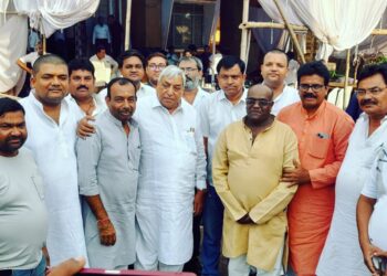 वरिष्ठ कांग्रेसी स्व.अशोक अग्रवाल जी को श्रद्धांजली अर्पित करनें पहुंचे पूर्व मंत्री एवं रायपुर ग्रामीण विधायक सत्यनारायण शर्मा जी एवं वरिष्ठ कांग्रेस नेता