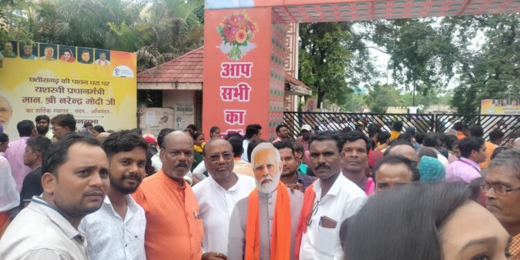 मोदी है तो मुमकिन है की कहावत छत्तीसगढ़ में हुई चरितार्थ वेंकट लाल अग्रवाल भारतीय जनता पार्टी द्वारा आयोजित साइंस कॉलेज मैदान रायपुर की आमसभा मैं जनसैलाब देखने को मिला