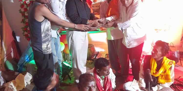 करगी रोड कोटा भारतीय जनता पार्टी सभी मंडलों से स्थानीय प्रत्याशी की मांग की जा रही है दौड़ में आगे चल रहे हैं वेंकट लाल अग्रवाल सभी धार्मिक सामाजिक एवं आम जनता से निरंतर संपर्क करते हुए कमल छाप नरेंद्र मोदी को छत्तीसगढ़ में भाजपा सरकार बनाने का प्रचार करते हुए