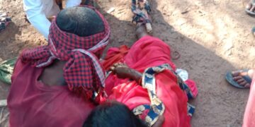 करगी रोड कोटा भयानक सड़क हादसा मार्ग पार करते समय एक महिला को बाइक सवार ने मारी टक्कर तीन लोग हुए घायल महिला का दोनों पैर फैक्चर 