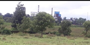 छेरकाबांधा  स्थित वेलकम डिस्टलरी प्राइवेट लिमिटेड का कब होगा जांच ग्रामवासी स्कूल के बच्चे अध्यापक हो रहे हैं प्रदूषण का शिकार खेती हो रही है बंजर कब मिलेगा न्याय