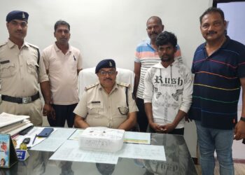अंतराज्यीय चरस तस्कर 05 लाख के चरस सहित गिरफ्तार  हिर्री पुलिस की कार्यवाही।थाना हिर्री जिला बिलासपुर छ.ग. अप. 247/2023धारा- 20 (बी) नारकोटिक्स एक्ट