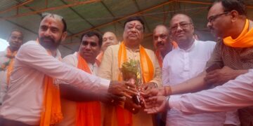 अब नहीं सहेंगे भूपेश सरकार बदल कर रहेंगे यही नारे के साथ परिवर्तन यात्रा विधानसभा रतनपुर महामाया प्रांगण से आम सभा केंद्रीय मंत्री की उपस्थिति साथी विपक्ष के नेता माननीय नारायण चंदेल जी की नेतृत्व में परिवर्तन यात्रा का परिवर्तन नजर आ रहा था सैकड़ो की संख्या में नेताओं कार्यकर्ता देखने को मिले