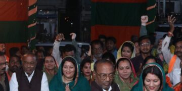 भारतीय जनता पार्टी कोटा विधानसभा क्रमांक 25 कोटा मंडल का कार्यालय वेंकटलाल अग्रवाल के निवास स्थान पर विधानसभा प्रत्याशी प्रबल प्रताप जूदेव जी की धर्मपत्नी श्रीमती डॉक्टर हिना जूदेव जी के द्वारा दीप प्रज्वलित कर कार्यालय का शुभारंभ किया