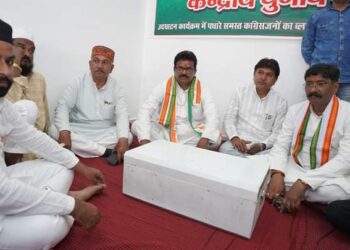 गौरेला ब्लाॅक में कांग्रेस का सेंट्रल कार्यालय का उद्घाटन वरिष्ठ कांग्रेस नेताओं के हाथों फीता काटा गया