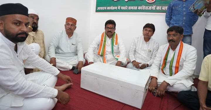 गौरेला ब्लाॅक में कांग्रेस का सेंट्रल कार्यालय का उद्घाटन वरिष्ठ कांग्रेस नेताओं के हाथों फीता काटा गया