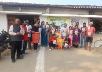 भारतीय जनता पार्टी कोटा विधानसभा क्रमांक 25 ग्राम पंचायत परसदा पीपर कुटी विधानसभा प्रत्याशी प्रबल प्रताप जूदेव का कमल छाप का प्रचार करने श्रीमती स्वर्गीय पूर्व प्रत्याशी मूलचंद खंडेलवाल का परिवार धर्मपत्नी देवकी खंडेलवाल सीमा खंडेलवाल के साथ करगी रोड कोटा के वेंकट लाल अग्रवाल प्रचार में पहुंचे