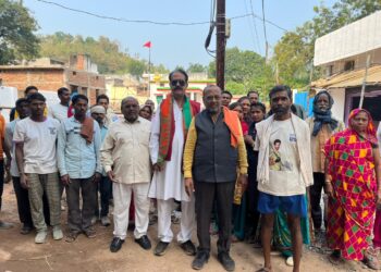 भारतीय जनता पार्टी कोटा विधानसभा क्रमांक 25 करगी रोड कोटा का करगी मंडल मैं आज पानी टंकी के पास बैठक संपन्न हुई कार्यकर्ताओं के साथ मतदाता का जबरदस्त उत्साह दिख रहा है