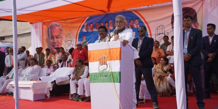 अटल श्रीवास्तव मेरे विश्वसनीय सहयोगी एवं कांग्रेस के कर्मठ कार्यकर्ता हैं। अटल श्रीवास्तव को कोटा से विधायक बनाने की अपील करने आया हूं, विकास की जिम्मेदारी मेरी-मुख्यमंत्री भूपेश बघेल