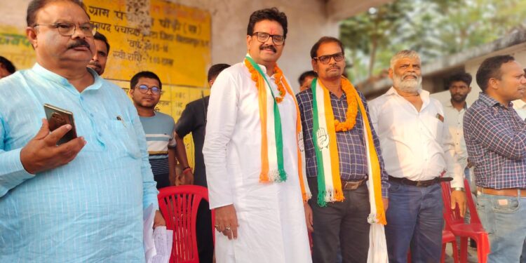 कोटा विधानसभा के निर्दलीय प्रत्याशी प्यारेलाल रात्रे ने कांग्रेस प्रत्याशी अटल श्रीवास्तव एवं कांग्रेस को समर्थन देने की घोषणा की।