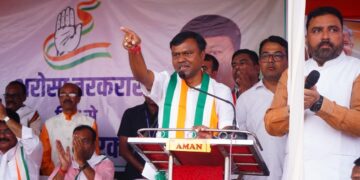 भाजपा जुमला देती है, कांग्रेस भरोसा देती है। कांग्रेस की जनघोषणा पत्र भरोसे की सरकार का घोषणा पत्र होगा। कोटा में मजबूर नहीं, मजबूत विधायक की आवश्यकता है-दीपक बैज। कोटा में कांग्रेस का विधायक बनाइये, कोटा में विकास का रथ दौडे़गा।