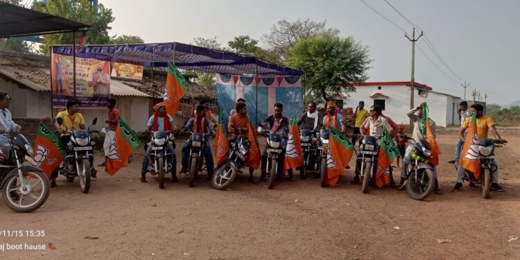 करगीखुर्द कुम्हारपारा,पानी टंकी चुनाव कार्यालय से भव्य बाईक रैली.. 