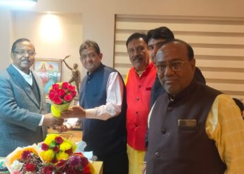 करगी रोड कोटा के वेंकटलाल अग्रवाल और उनके साथियों ने की छत्तीसगढ़ भारतीय जनता पार्टी के विधानसभा के तीन बार के पूर्व मुख्यमंत्री रमन सिंह नवनिर्वाचित विधानसभा अध्यक्ष वा कई अन्य कैबिनेट मंत्रियों से किया भेंट मुलाकात