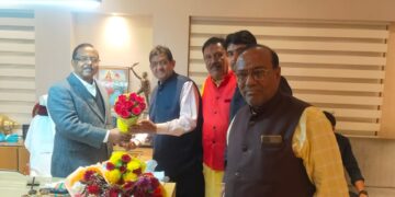 करगी रोड कोटा के वेंकटलाल अग्रवाल और उनके साथियों ने की छत्तीसगढ़ भारतीय जनता पार्टी के विधानसभा के तीन बार के पूर्व मुख्यमंत्री रमन सिंह नवनिर्वाचित विधानसभा अध्यक्ष वा कई अन्य कैबिनेट मंत्रियों से किया भेंट मुलाकात