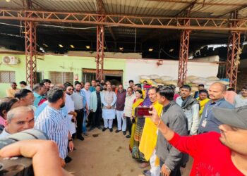 भारतीय जनता पार्टी छत्तीसगढ़ के उपमुख्यमंत्री माननीय अरुण साव जी का माननीय भारत रत्न अटल बिहारी जी वाजपेई के सुशासन सुशासन दिवस पर लोरमी जाते समय करगी रोड कोटा के जय स्तंभ नाका चौक साथ में करगी मंडल पश्चात राधा रानी राइस मिल में भव्य स्वागत भारतीय जनता पार्टी के कार्यकर्ताओं के साथ पटाखा मिठाई माला द्वारा स्वागत किया गया