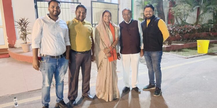 महिला बाल विकास कल्याण मंत्री लक्ष्मी राजवाड़े छत्तीसगढ़ शासन से मुलाकात कर करगी रोड कोटा जिला बिलासपुर महिला बाल विकास के संबंध में चर्चा की यहां की समस्याओं से अवगत कराया और करगी रोड कोटा आने का आमंत्रण दिया