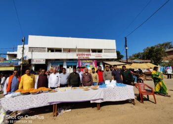 करगी रोड कोटा अखिल भारतीय विद्यार्थी परिषद करगी रोड कोटा जिला पेंड्रा द्वारा आयोजित तिरंगा यात्रा 1251 फिट स्टेशन से नाका चौक मारवाड़ी युवा मंच अग्रवाल समाज कोटा द्वारा अग्रसेन भवन के सामने भव्य स्वागत किया गया