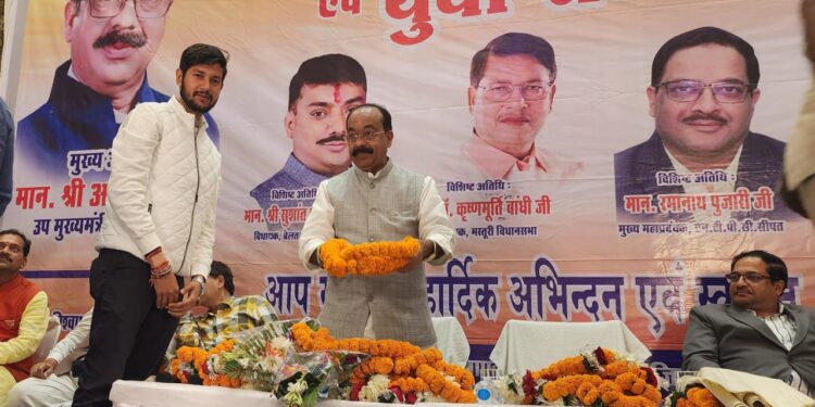 युवा दिवस के उपलक्ष पर यश पैलेस में आयोजित रक्तदाता सम्मान एवं युवा सम्मेलन के कार्यक्रम मे उपमुख्यमंत्री माननीय अरुण साव जी का अभिनंदन किया