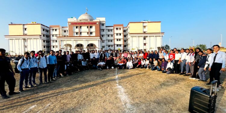 आज अखिल भारतीय विद्यार्थी परिषद इकाई अटल बिहारी वाजपेई विश्वविद्यालय द्वारा स्वामी विवेकानंद जी की जन्म जयंती पर प्रश्नोत्तरी और टैग ऑफ वार गेम का आयोजन किया गया जिसमें विश्वविद्यालय शिक्षण विभाग के करीबन 300 से अधिक छात्र छात्राओं ने बढ़-चड़ कर हिस्सा लिया