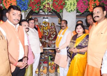 *श्री रामलला की प्राण-प्रतिष्ठा के अवसर पर उप मुख्यमंत्री श्री साव ने तिलकनगर स्थित श्री राम मंदिर में की पूजा-अर्चना”*