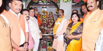 *श्री रामलला की प्राण-प्रतिष्ठा के अवसर पर उप मुख्यमंत्री श्री साव ने तिलकनगर स्थित श्री राम मंदिर में की पूजा-अर्चना”*