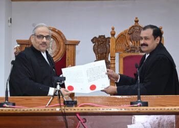 बिलासपुर/ छत्तीसगढ़ हाई कोर्ट में एडिशनल जज के रूप में श्री अरविंद कुमार वर्मा की नियुक्ति की गई है। मुख्य न्यायाधीश श्री रमेश सिन्हा ने श्री वर्मा को शपथ दिलाई।