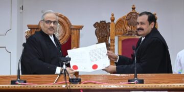 बिलासपुर/ छत्तीसगढ़ हाई कोर्ट में एडिशनल जज के रूप में श्री अरविंद कुमार वर्मा की नियुक्ति की गई है। मुख्य न्यायाधीश श्री रमेश सिन्हा ने श्री वर्मा को शपथ दिलाई।