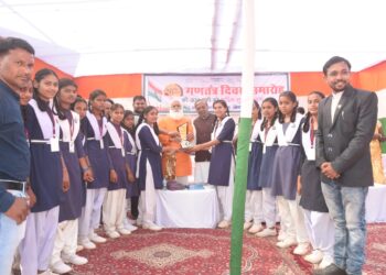 75वां गणतंत्र दिवस का मुख्य समारोह डी के पी विद्यालय प्रांगण में अयोजित किया गया।