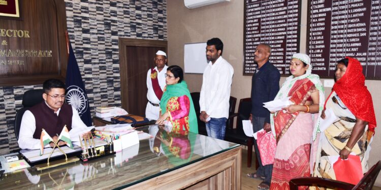 *कलेक्टर ने जनदर्शन में सुनी आम लोगों की समस्याएं*