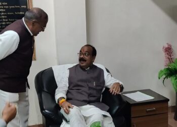 भारतीय जनता पार्टी छत्तीसगढ़ उपमुख्यमंत्री लोक निर्माण विभाग नगरी प्रशासन पी एच इ मंत्री छत्तीसगढ़ शासन माननीय अरुण साव जी गेस्ट हाउस कृषि विश्वविद्यालय रायपुर मुलाकात कर करगी रोड कोटा सिद्ध बाबा के दर्शन हेतु सादर आमंत्रित किया