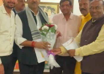 भारतीय जनता पार्टी के वरिष्ठ नेता मंत्री स्कूल शिक्षा उच्च शिक्षा संसदीय कार्य धार्मिक न्यास पर्यटन मंडल एवं संस्कृति विभाग माननीय बृजमोहन अग्रवाल जी से मुलाकात कर करगी रोड पर्यटन नगरी सिद्ध बाबा का दर्शन मां नारायणी के प्रांगण में सम्मान समारोह मैं शामिल होने हेतु निमंत्रण दिया