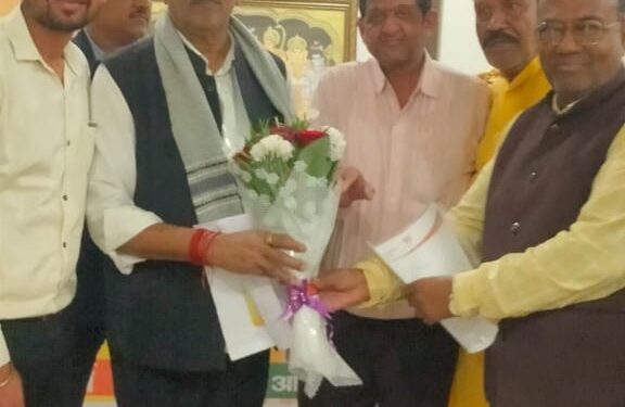 भारतीय जनता पार्टी के वरिष्ठ नेता मंत्री स्कूल शिक्षा उच्च शिक्षा संसदीय कार्य धार्मिक न्यास पर्यटन मंडल एवं संस्कृति विभाग माननीय बृजमोहन अग्रवाल जी से मुलाकात कर करगी रोड पर्यटन नगरी सिद्ध बाबा का दर्शन मां नारायणी के प्रांगण में सम्मान समारोह मैं शामिल होने हेतु निमंत्रण दिया