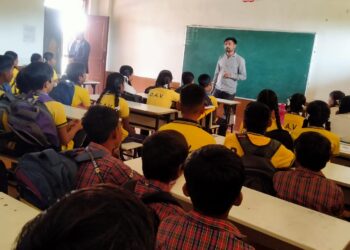 डी. ए .वी. मुख्यमंत्री पब्लिक स्कूल गोबरपाट कोटा में कैरियर गाइडेंस का आयोजन बिलासपुर के काउंसलर के तत्वाधान में आयोजित की गई  