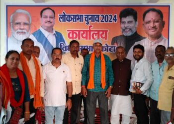 करगी रोड कोटा भारतीय जनता पार्टी कोटा मंडल का शक्ति वंदन योजना दीवार लेखन महा अभियान अबकी बार मोदी सरकार लाभार्थी योजना का लाभार्थियों से सीधा संपर्क सभी शक्ति के दो में घर-घर जाकर संपर्क कर मोदी जी की योजना का विस्तार से लाभार्थियों को मोदी जी का योजना का लाभ बताना है