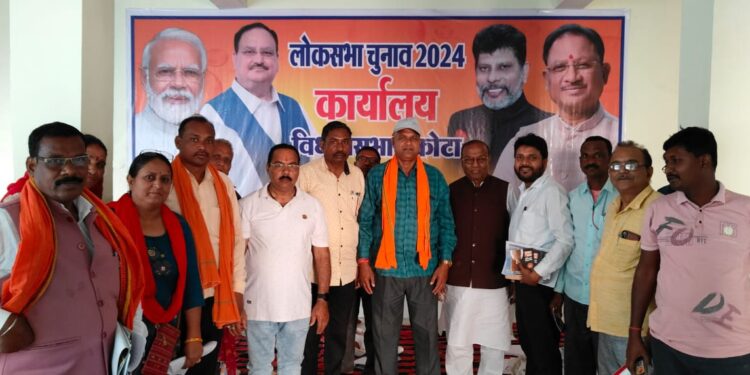 करगी रोड कोटा भारतीय जनता पार्टी कोटा मंडल का शक्ति वंदन योजना दीवार लेखन महा अभियान अबकी बार मोदी सरकार लाभार्थी योजना का लाभार्थियों से सीधा संपर्क सभी शक्ति के दो में घर-घर जाकर संपर्क कर मोदी जी की योजना का विस्तार से लाभार्थियों को मोदी जी का योजना का लाभ बताना है