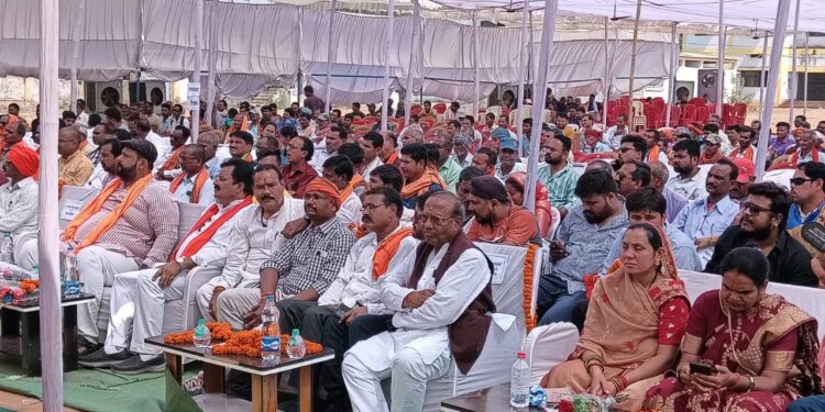 करगी रोड कोटा में कृषक उन्नति योजना खरीदी के अंतर्गत धान खरीदी अंतर की राशि का वितरण किया गया