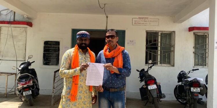 *कोटा मुख्य मार्ग कोटा थाना से रेलवे स्टेशन तक जर्जर एवं खराब रोड के नव निर्माण के लिए ज्ञापन सौंपा गया*