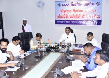 *कलेक्टर ने नोडल अफसरों की बैठक लेकर की लोकसभा चुनाव तैयारियों की समीक्षा*