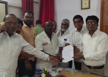 *जनप्रतिनिधियों ने डाक अधीक्षक बिलासपुर को ज्ञापन देकर..कोटा पोस्ट ऑफिस को नगर के अंदर शिफ्ट कराने की मांग की.. अधीक्षक ने आश्वासन दिया कि जल्द ही शिफ्ट कर देंगे..आप लोग निश्चिन्त रहें।*