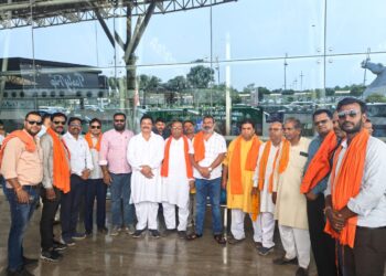 करगी रोड कोटा भारतीय जनता पार्टी कोटा के कार्यकर्ता माना एयरपोर्ट रायपुर छत्तीसगढ़ पहुंच माननीय तोखन साहू आवास शहरी विकास केंद्रीय राज्य मंत्री जी का छत्तीसगढ़ प्रथम आगमन पर भव्य स्वागत किया गया