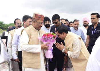 *मुख्यमंत्री श्री विष्णुदेव साय का हेलीपैड पर स्वागत*