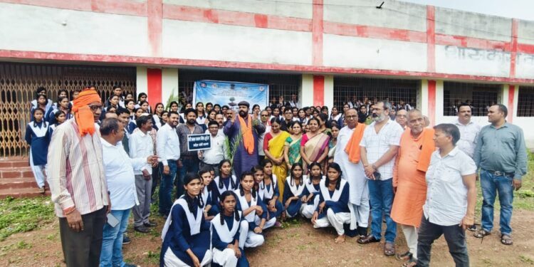 “शासकीय कन्या उच्चतर माध्यमिक विद्यालय कोटा में एक पेड़ मां के नाम पर पौधारोपण का भव्य विशाल कार्यक्रम सफल आयोजन”